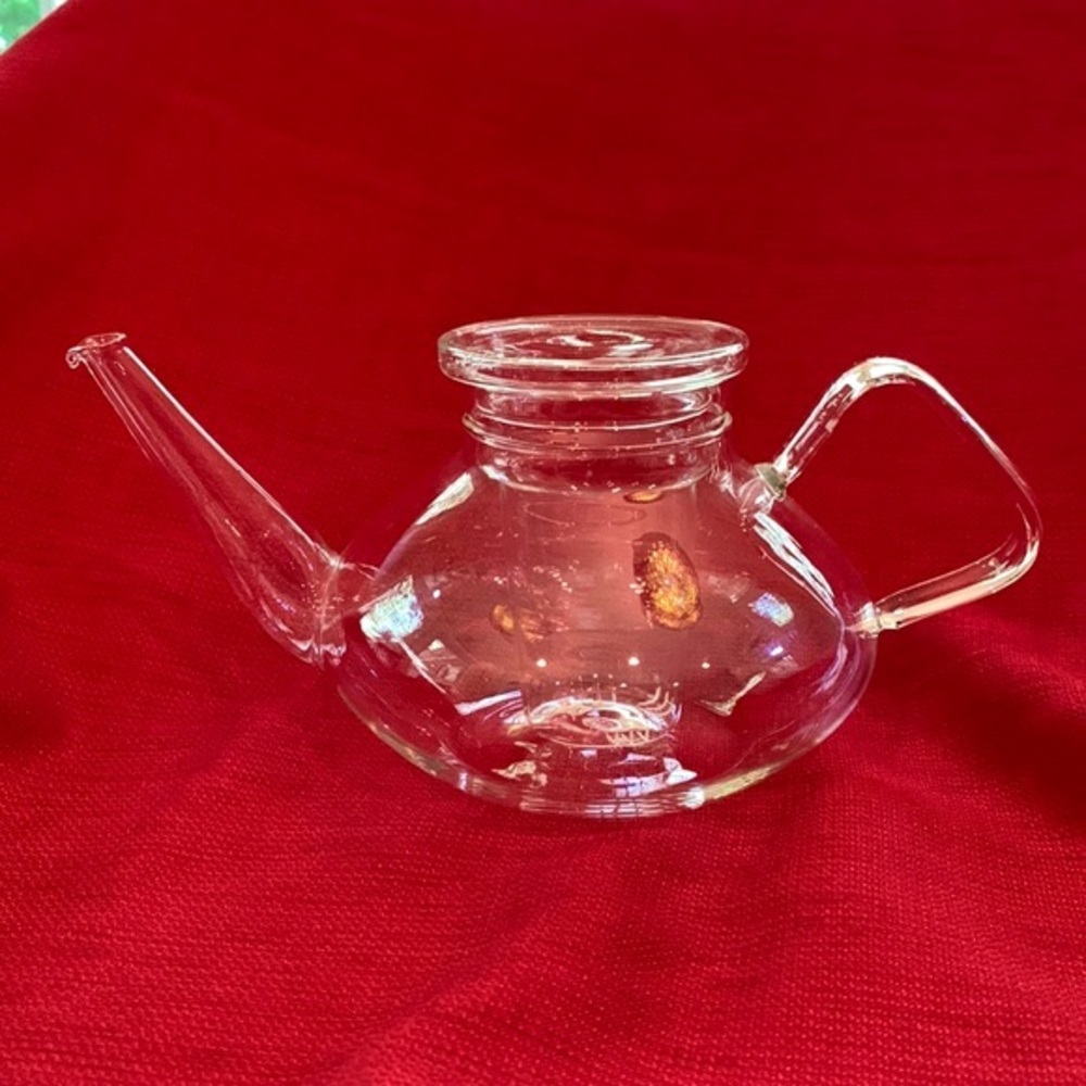 Vintage glass teapot with infuser and lid.  EUC. No chips.